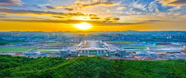 重庆东站这座西部地区最大高铁枢纽，即将揭开神秘面纱，准备迎接八方来客。
